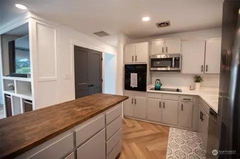 Kitchen - 1332 Berkeley Ave, Fircrest, WA 98466 photo 3 of 3