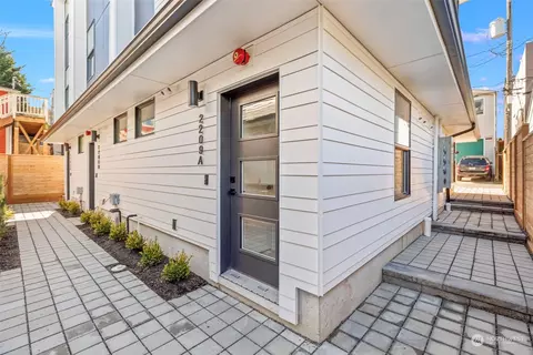 2209 A 42nd Ave SW, Seattle, WA 98116