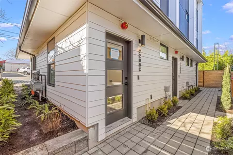 2209 B 42nd Ave SW, Seattle, WA 98116