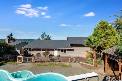 6713 Soundview Dr NE, Tacoma, WA 98422