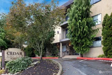 750 N 143rd St #210, Seattle, WA 98133