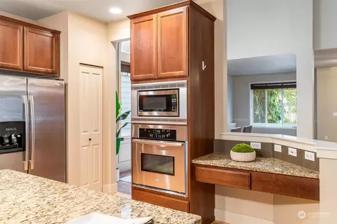 Kitchen - 22907 36th Dr SE, Bothell, WA 98021 photo 3 of 5