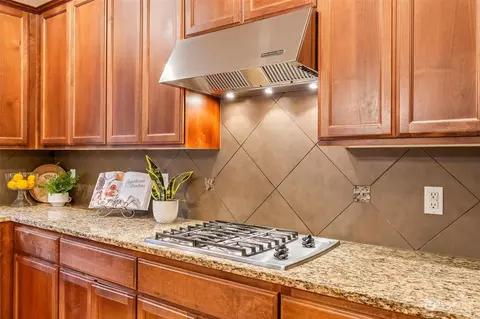 Kitchen - 22907 36th Dr SE, Bothell, WA 98021 photo 4 of 5