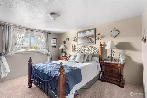 Bedroom - 3903 Pine St, Longview, WA 98632 photo 1 of 9