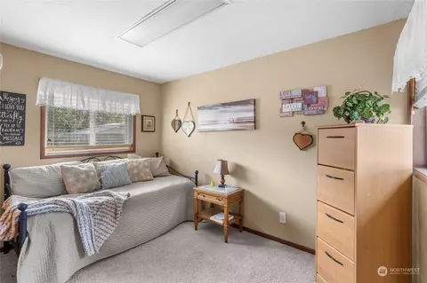 Bedroom - 3903 Pine St, Longview, WA 98632 photo 8 of 9