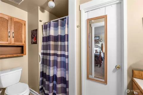 Bath - 3903 Pine St, Longview, WA 98632 photo 1 of 3