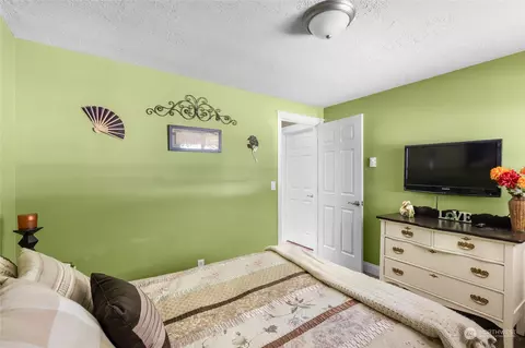 Bedroom - 3903 Pine St, Longview, WA 98632 photo 5 of 9