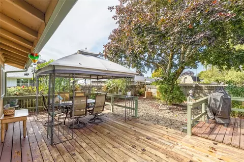Exterior - 3903 Pine St, Longview, WA 98632 photo 8 of 10