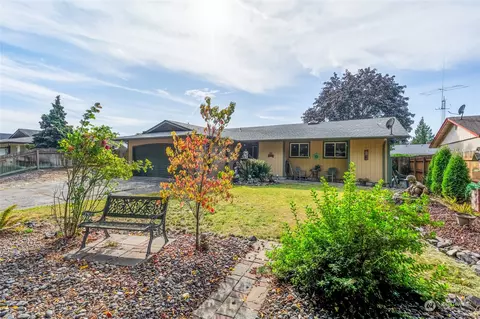 Exterior - 3903 Pine St, Longview, WA 98632 photo 2 of 10