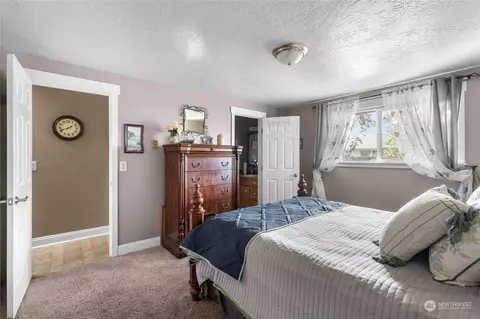 Bedroom - 3903 Pine St, Longview, WA 98632 photo 2 of 9