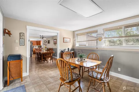 Dining - 3903 Pine St, Longview, WA 98632 photo 5 of 5