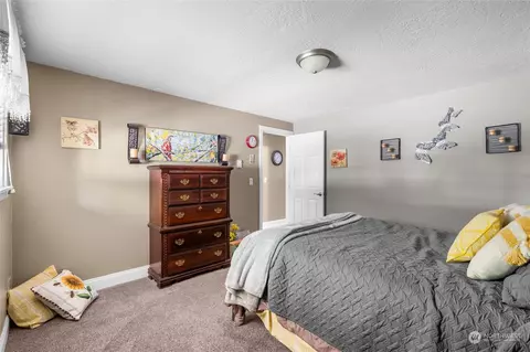 Bedroom - 3903 Pine St, Longview, WA 98632 photo 7 of 9