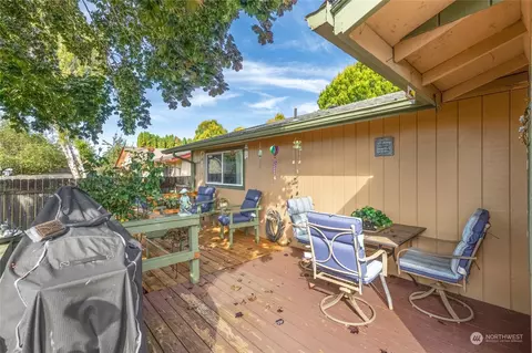 Exterior - 3903 Pine St, Longview, WA 98632 photo 9 of 10
