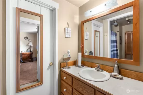 Bath - 3903 Pine St, Longview, WA 98632 photo 2 of 3
