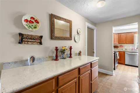Entry Way - 3903 Pine St, Longview, WA 98632 photo 1 of 2