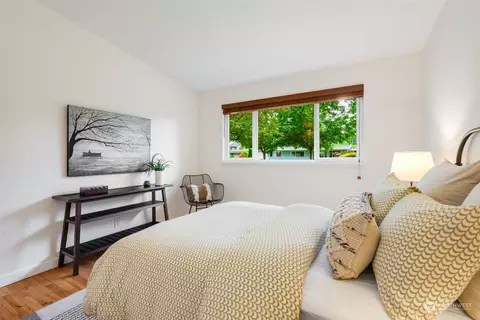 Bedroom - 9026 NE 178th St, Bothell, WA 98011 photo 5 of 7