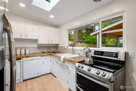 Kitchen - 9026 NE 178th St, Bothell, WA 98011 photo 4 of 4