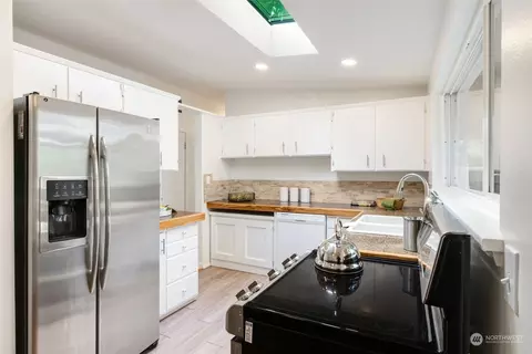Kitchen - 9026 NE 178th St, Bothell, WA 98011 photo 1 of 4