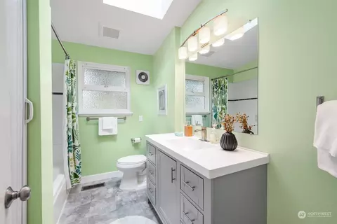 Bath - 9026 NE 178th St, Bothell, WA 98011 photo 2 of 2