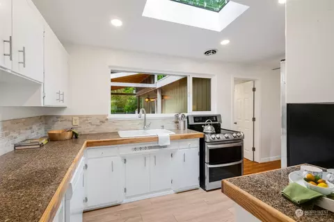 Kitchen - 9026 NE 178th St, Bothell, WA 98011 photo 2 of 4