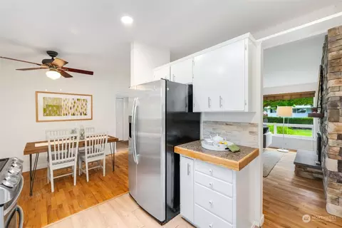 Kitchen - 9026 NE 178th St, Bothell, WA 98011 photo 3 of 4