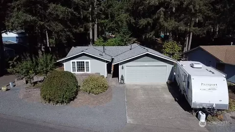 8410 Lake Forest Dr SE, Lacey, WA 98503