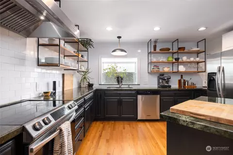 Kitchen - 3320 Kromer Ave, Everett, WA 98201 photo 2 of 3