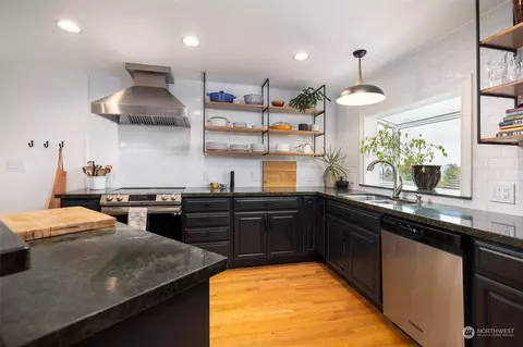 Kitchen - 3320 Kromer Ave, Everett, WA 98201 photo 1 of 3