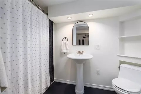 Bath - 3320 Kromer Ave, Everett, WA 98201 photo 1 of 1