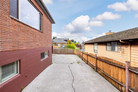 Exterior - 3320 Kromer Ave, Everett, WA 98201 photo 7 of 8