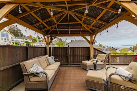 Exterior - 3320 Kromer Ave, Everett, WA 98201 photo 5 of 8