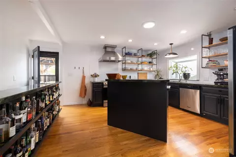 Kitchen - 3320 Kromer Ave, Everett, WA 98201 photo 3 of 3