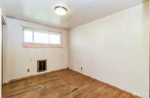 Bedroom - 2416 6th St, Everett, WA 98201 photo 4 of 7