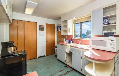 Kitchen - 2416 6th St, Everett, WA 98201 photo 3 of 4