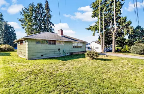 Exterior - 2416 6th St, Everett, WA 98201 photo 2 of 10