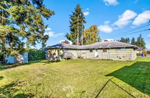 Exterior - 2416 6th St, Everett, WA 98201 photo 5 of 10