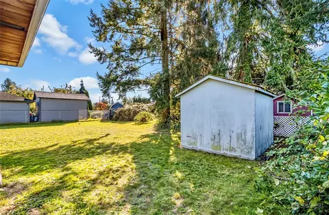 Exterior - 2416 6th St, Everett, WA 98201 photo 4 of 10
