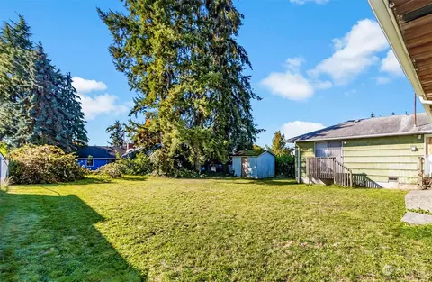 Exterior - 2416 6th St, Everett, WA 98201 photo 7 of 10