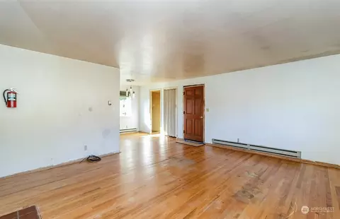 Living - 2416 6th St, Everett, WA 98201 photo 4 of 7