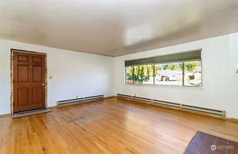 Living - 2416 6th St, Everett, WA 98201 photo 1 of 7