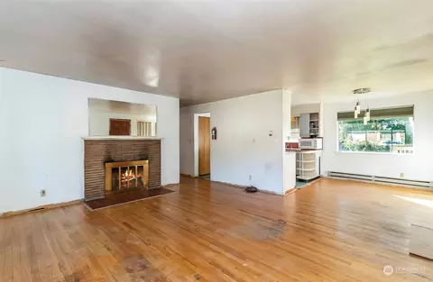 Living - 2416 6th St, Everett, WA 98201 photo 3 of 7
