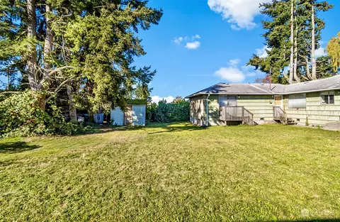 Exterior - 2416 6th St, Everett, WA 98201 photo 6 of 10