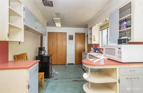 Kitchen - 2416 6th St, Everett, WA 98201 photo 2 of 4