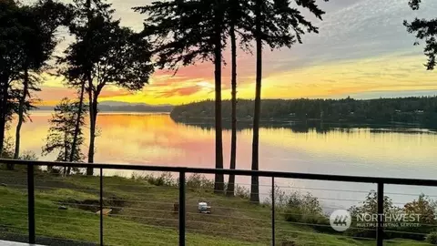 9517 Steamboat Island Rd NW, Olympia, WA 98502