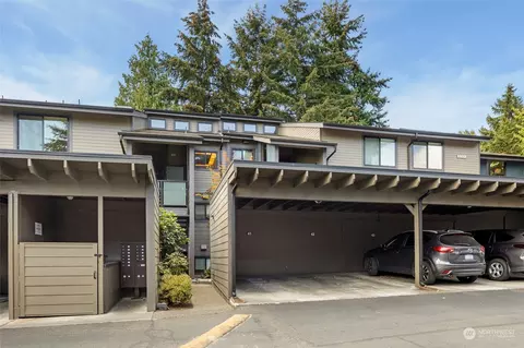 1809 N 107th St #302, Seattle, WA 98133