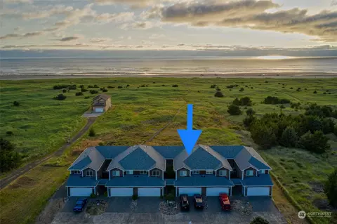 408 NW 28th St #3, Long Beach, WA 98631