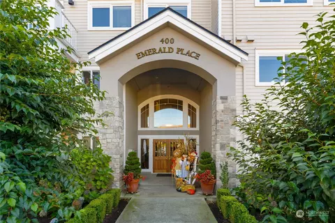 400 Walnut St #102, Edmonds, WA 98020