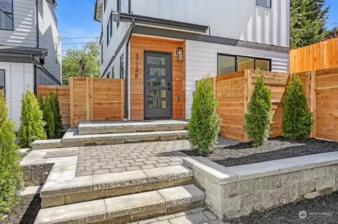 4724 37th Ave SW #B, Seattle, WA 98126