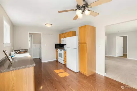 Kitchen - 17841 24th Pl NE, Shoreline, WA 98155 photo 3 of 3