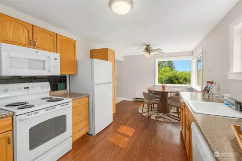Kitchen - 17841 24th Pl NE, Shoreline, WA 98155 photo 1 of 3